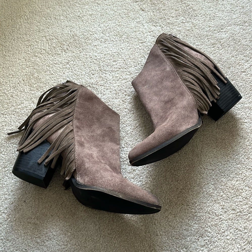 EUC Faux Suede Fringe Booties || Size 8
